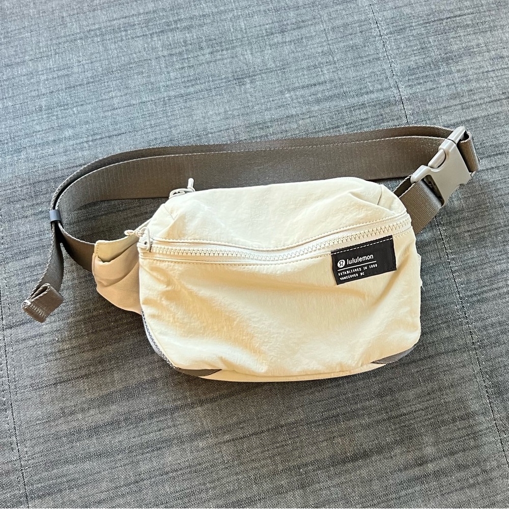 Lululemon Everywhere Belt Bag